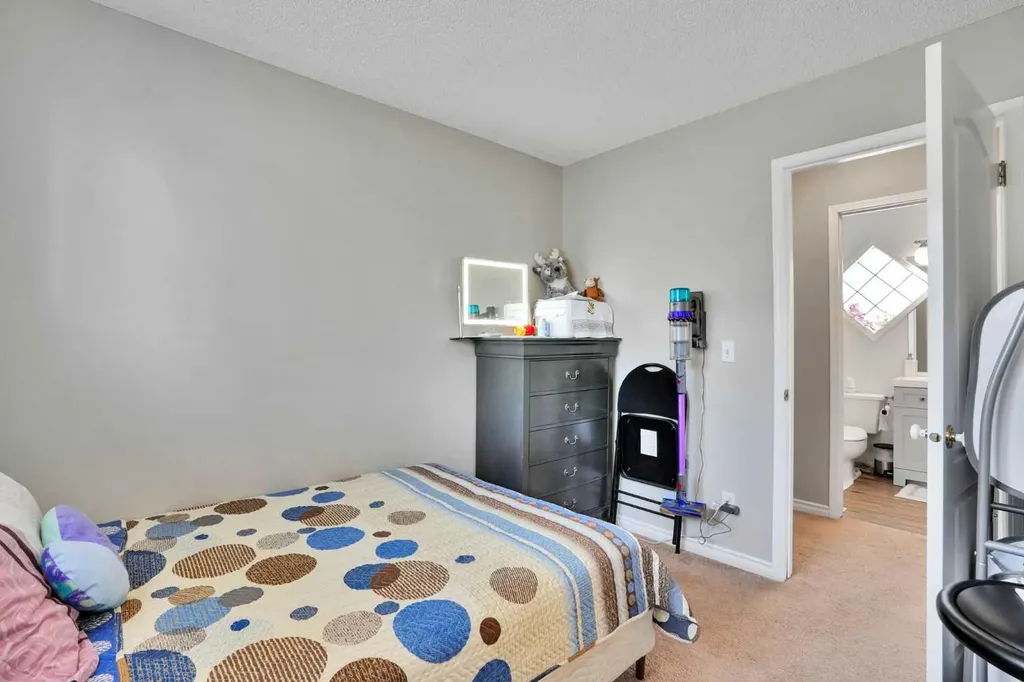 7237 Laguna Way NE Calgary AB T1Y 7B9