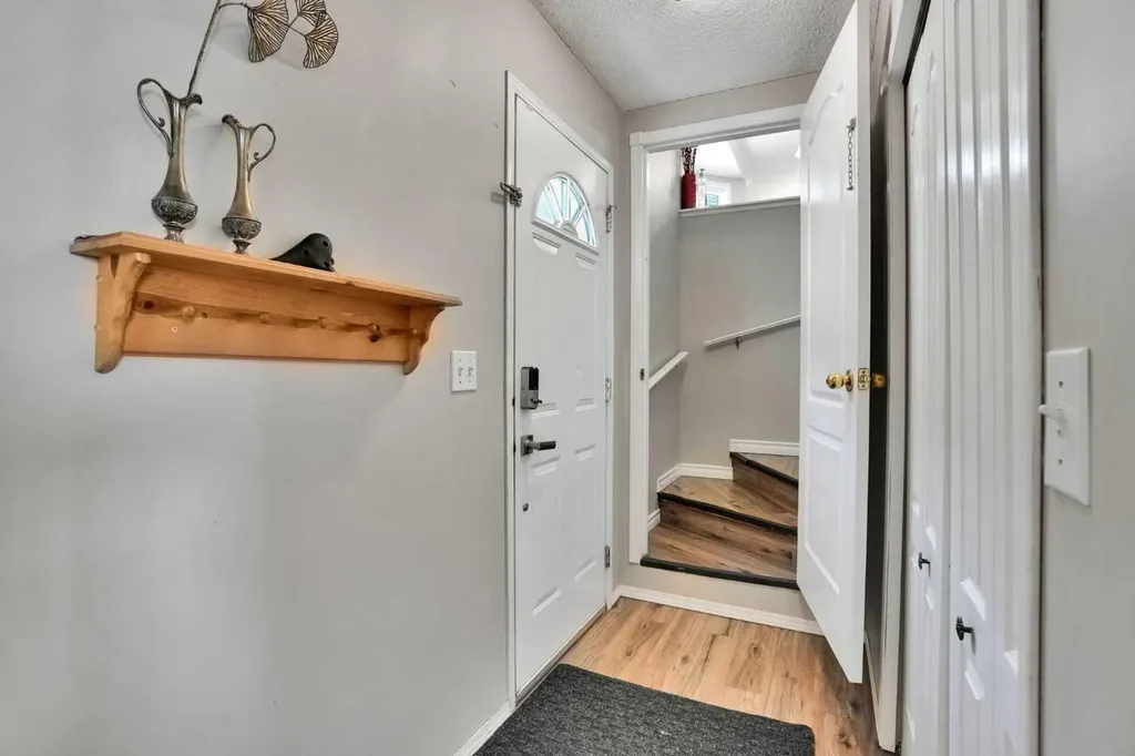 7237 Laguna Way NE Calgary AB T1Y 7B9