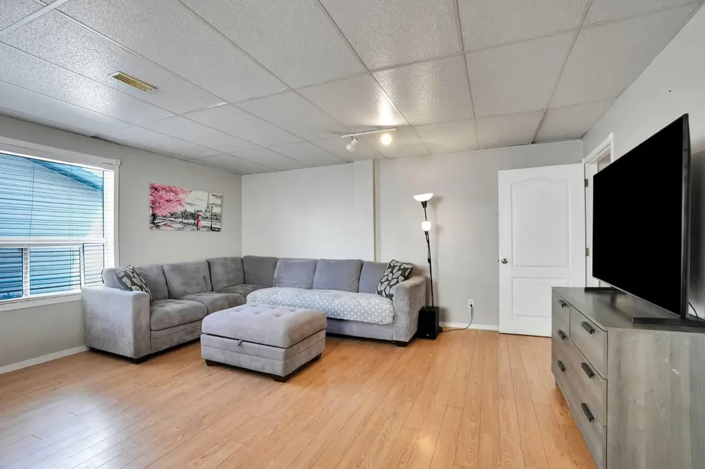 7237 Laguna Way NE Calgary AB T1Y 7B9