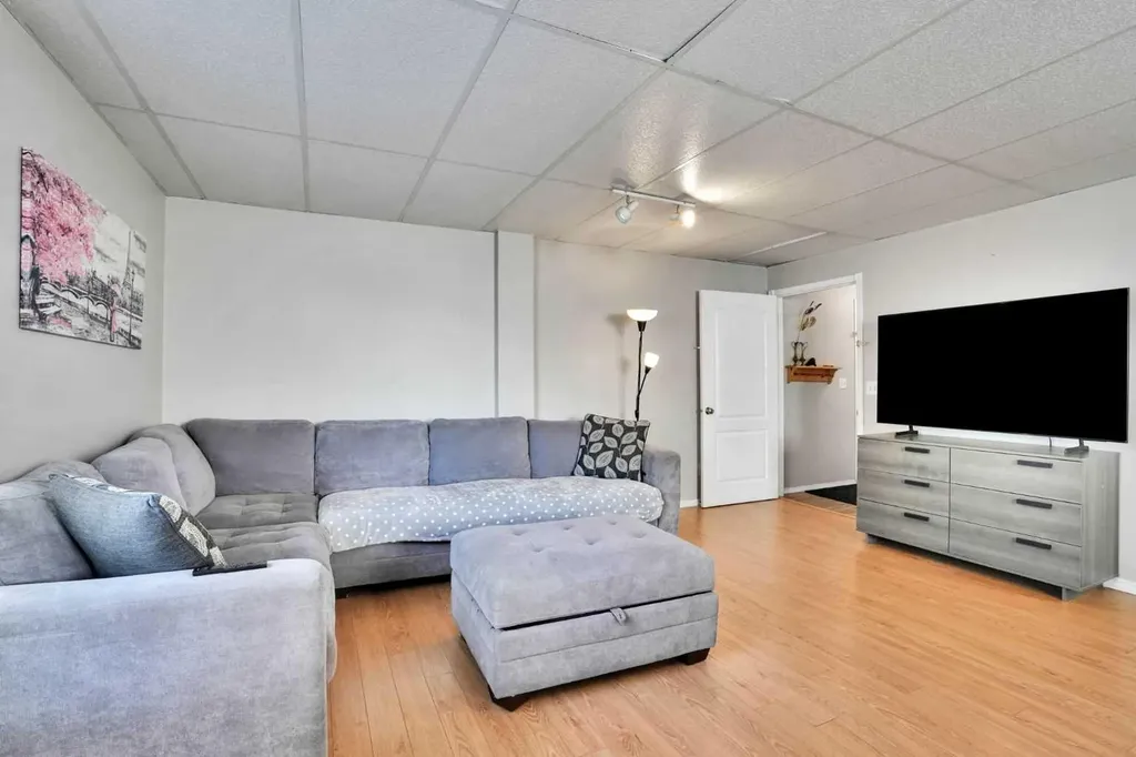 7237 Laguna Way NE Calgary AB T1Y 7B9