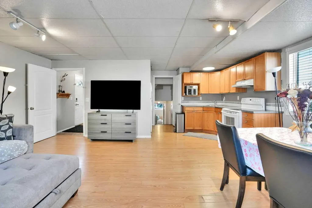 7237 Laguna Way NE Calgary AB T1Y 7B9