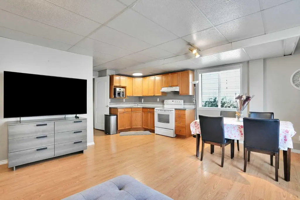 7237 Laguna Way NE Calgary AB T1Y 7B9