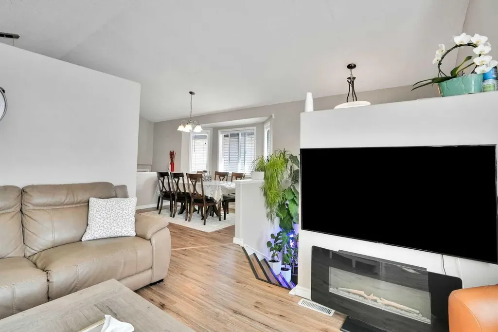 7237 Laguna Way NE Calgary AB T1Y 7B9