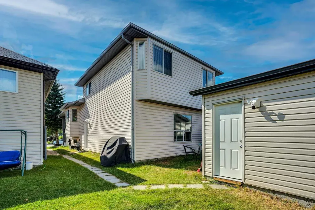 7237 Laguna Way NE Calgary AB T1Y 7B9