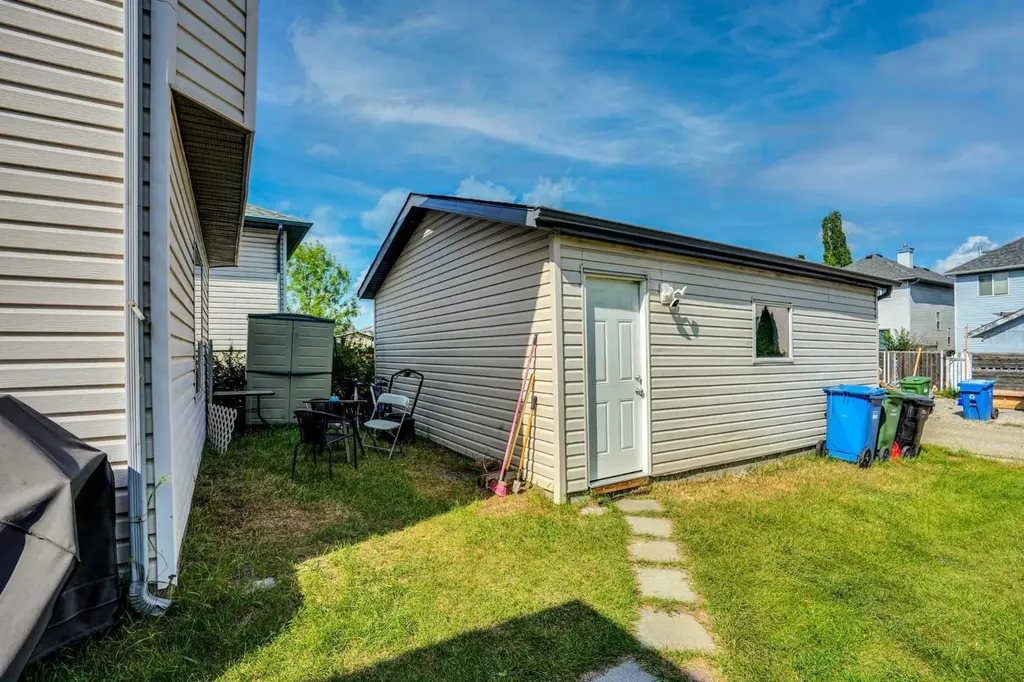 7237 Laguna Way NE Calgary AB T1Y 7B9