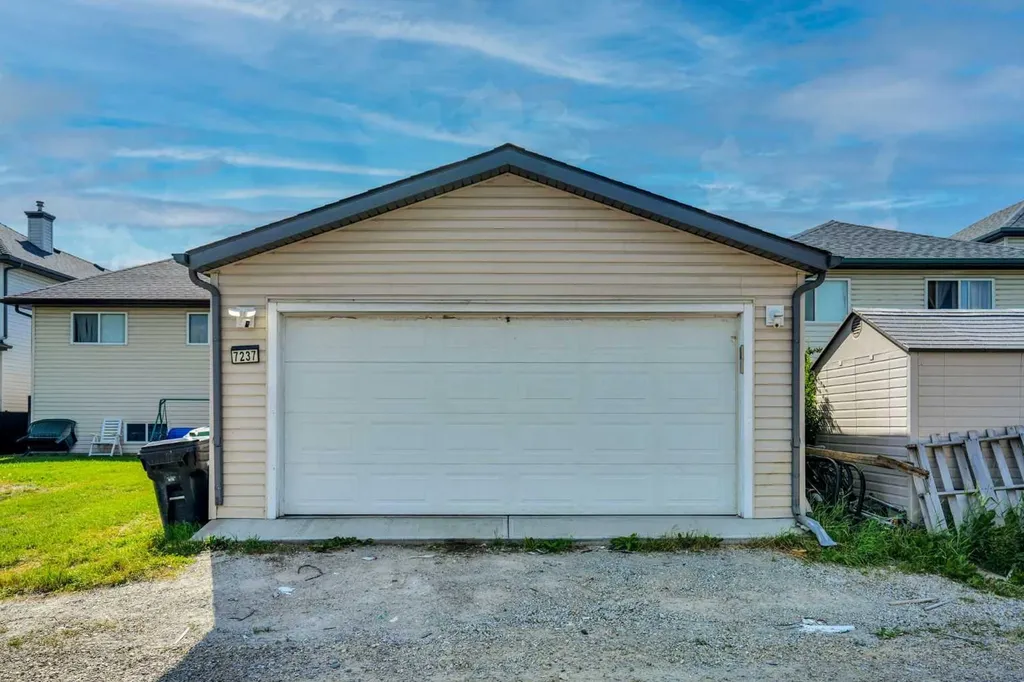 7237 Laguna Way NE Calgary AB T1Y 7B9