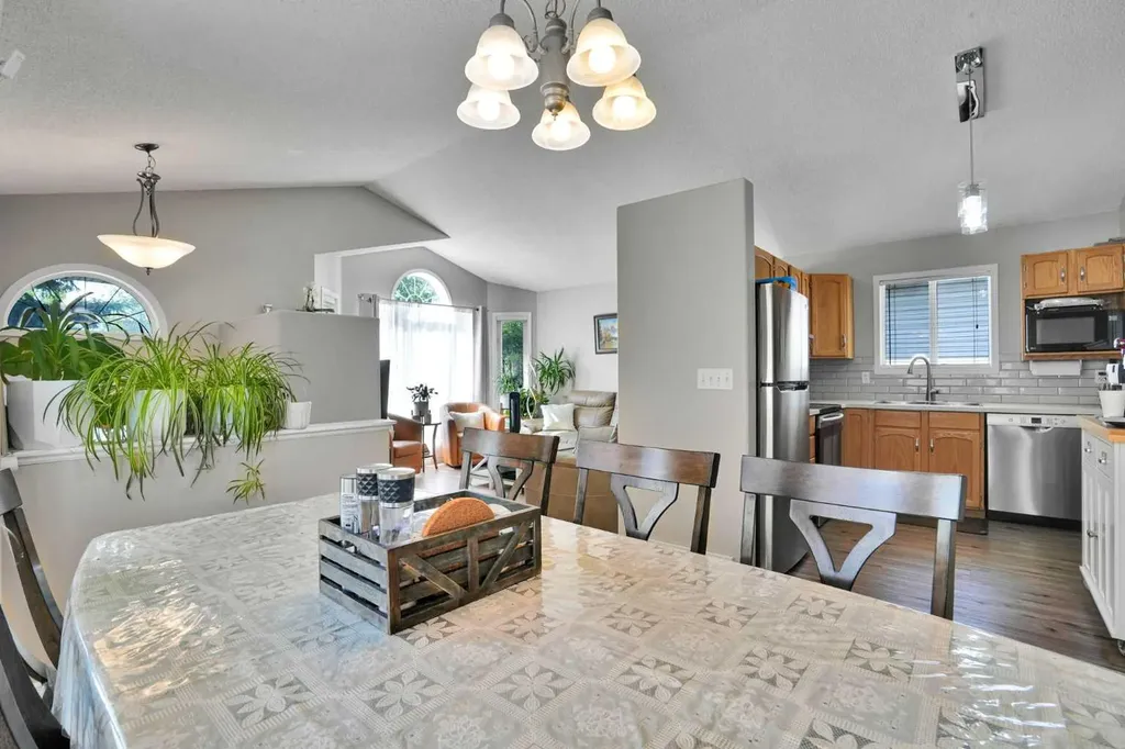 7237 Laguna Way NE Calgary AB T1Y 7B9