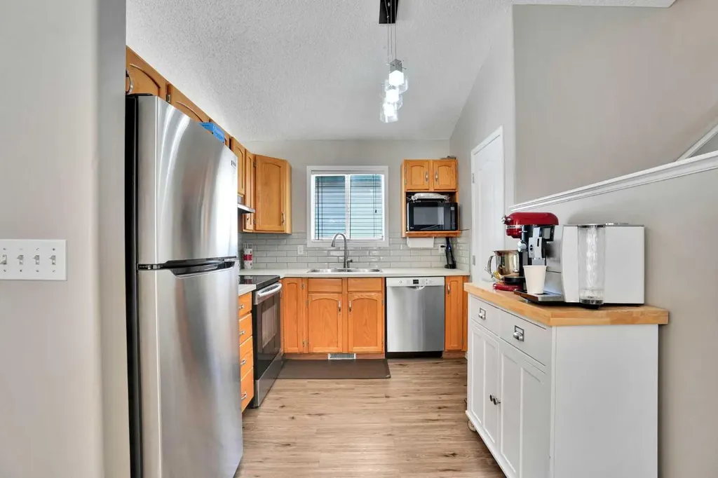 7237 Laguna Way NE Calgary AB T1Y 7B9
