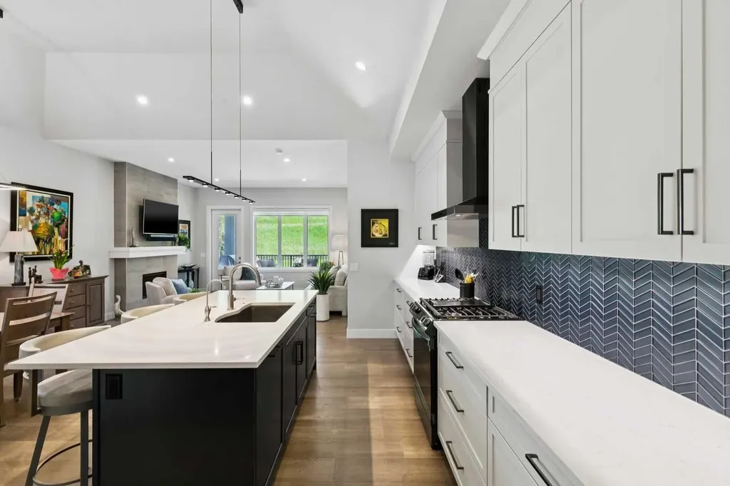 176 Cranbrook Drive SE Calgary AB T3M 2S7