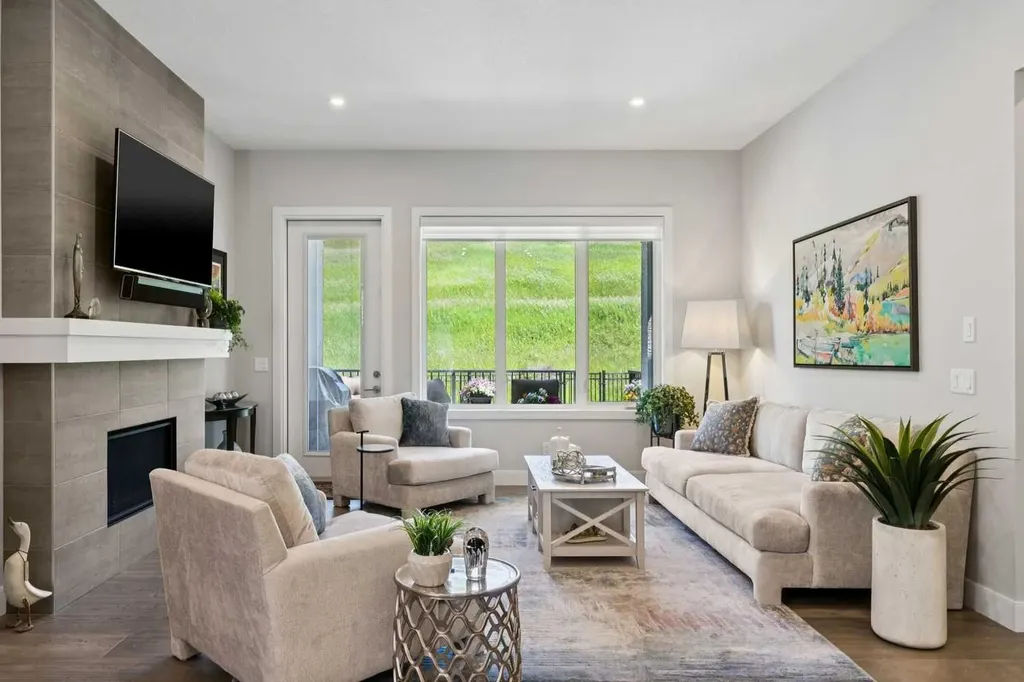 176 Cranbrook Drive SE Calgary AB T3M 2S7