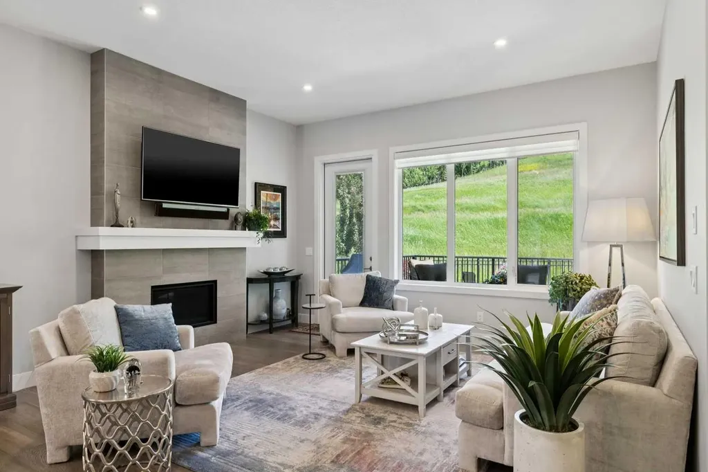 176 Cranbrook Drive SE Calgary AB T3M 2S7