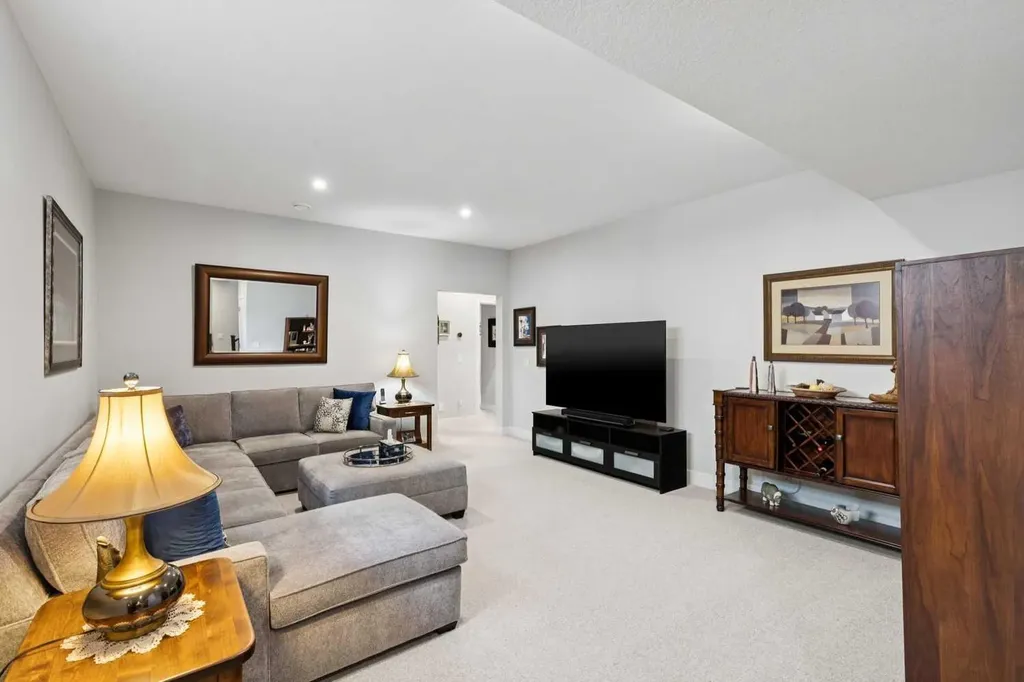 176 Cranbrook Drive SE Calgary AB T3M 2S7