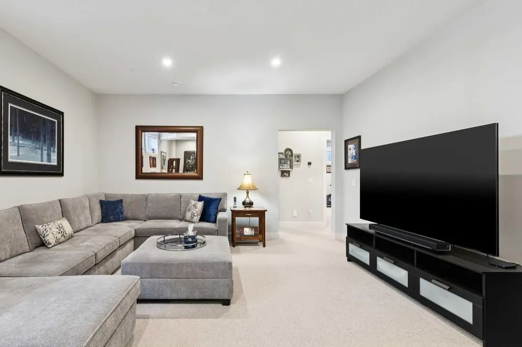 176 Cranbrook Drive SE Calgary AB T3M 2S7