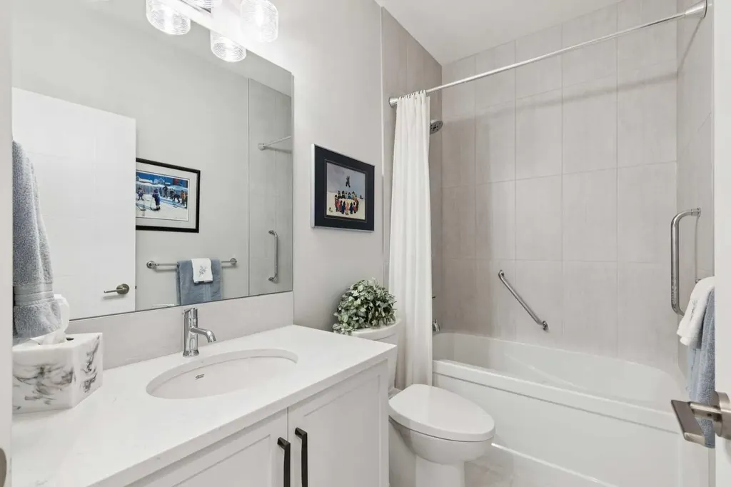 176 Cranbrook Drive SE Calgary AB T3M 2S7