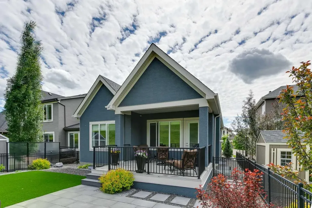 176 Cranbrook Drive SE Calgary AB T3M 2S7