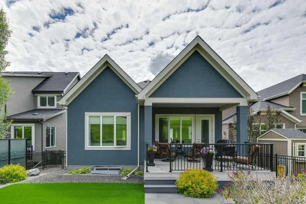 176 Cranbrook Drive SE Calgary AB T3M 2S7