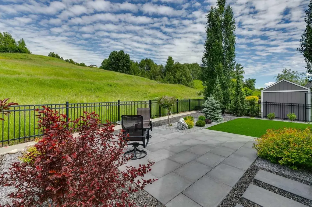 176 Cranbrook Drive SE Calgary AB T3M 2S7