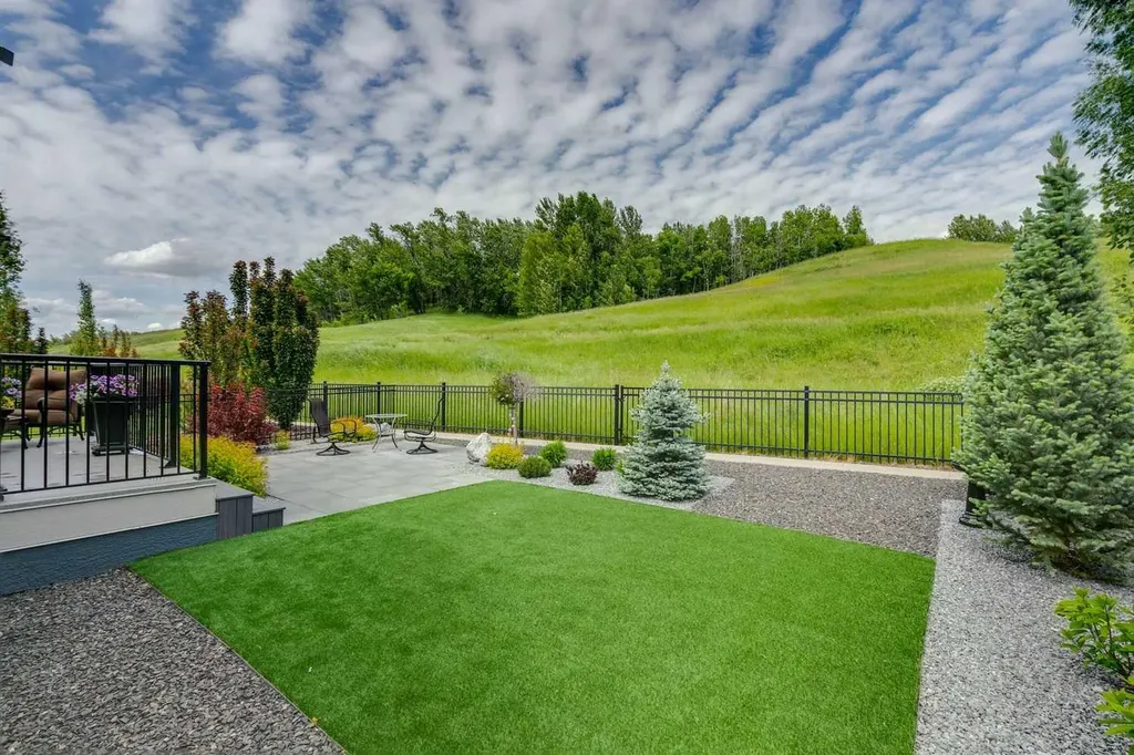 176 Cranbrook Drive SE Calgary AB T3M 2S7