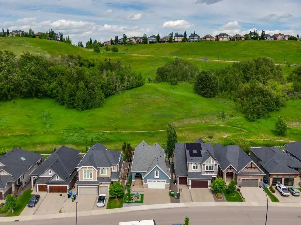 176 Cranbrook Drive SE Calgary AB T3M 2S7