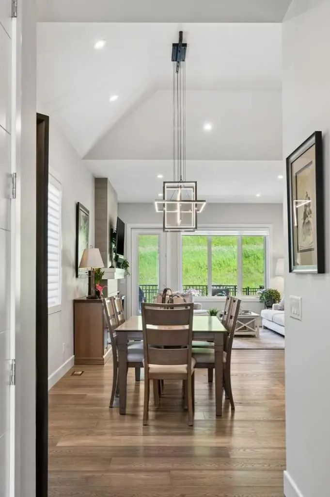 176 Cranbrook Drive SE Calgary AB T3M 2S7