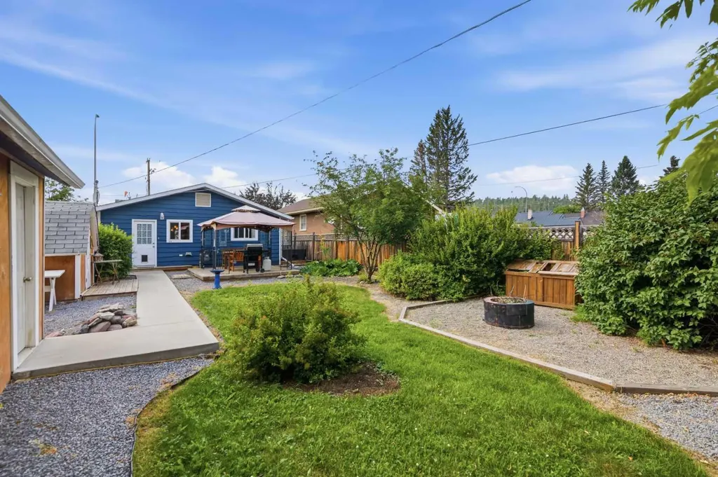 311 Centre Street N Sundre AB T0M 1X0