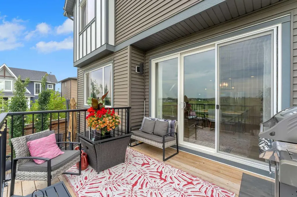 444 Lawthorn Way Airdrie AB T4A 3M7