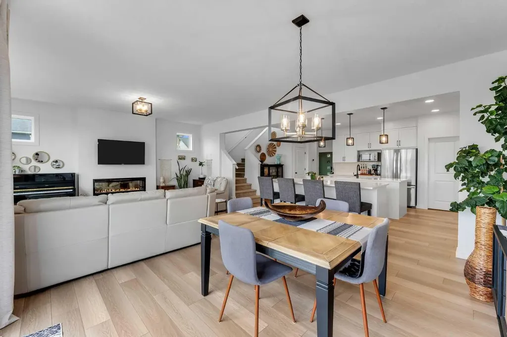 444 Lawthorn Way Airdrie AB T4A 3M7