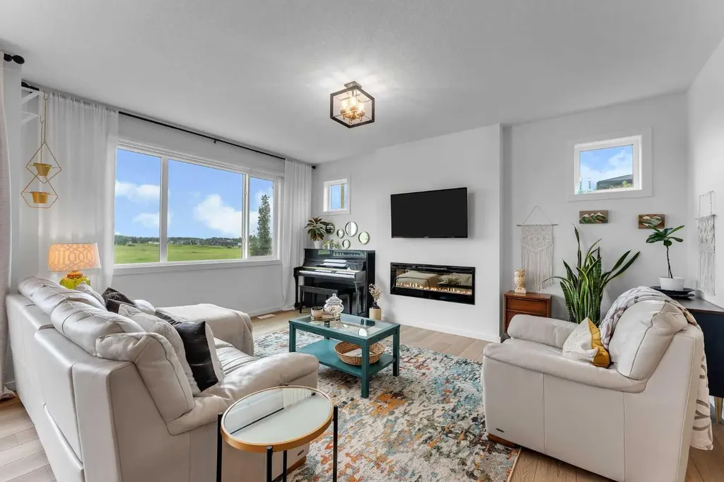 444 Lawthorn Way Airdrie AB T4A 3M7