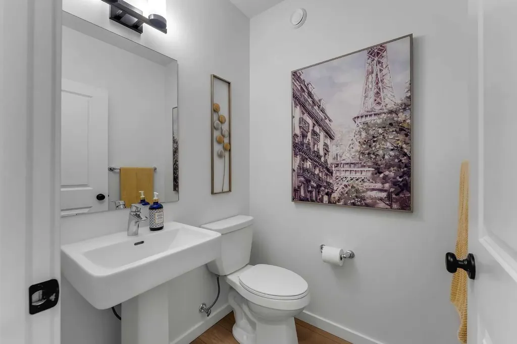 444 Lawthorn Way Airdrie AB T4A 3M7
