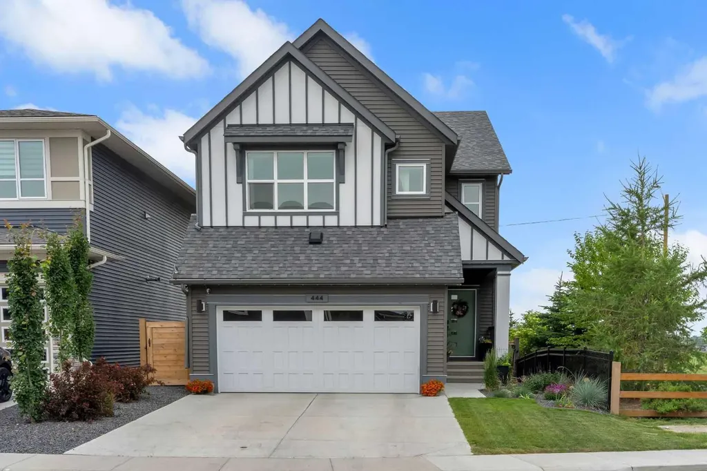 444 Lawthorn Way Airdrie AB T4A 3M7