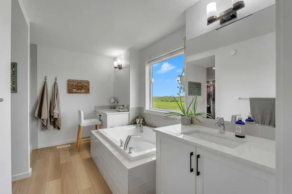 444 Lawthorn Way Airdrie AB T4A 3M7