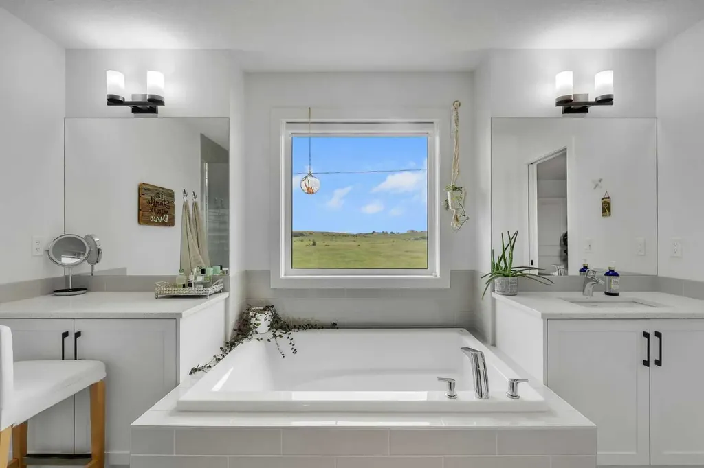 444 Lawthorn Way Airdrie AB T4A 3M7