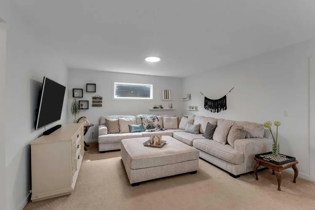 444 Lawthorn Way Airdrie AB T4A 3M7
