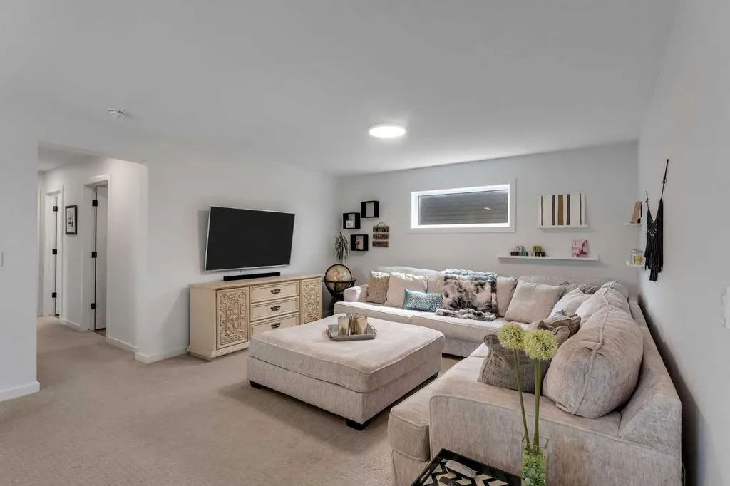 444 Lawthorn Way Airdrie AB T4A 3M7