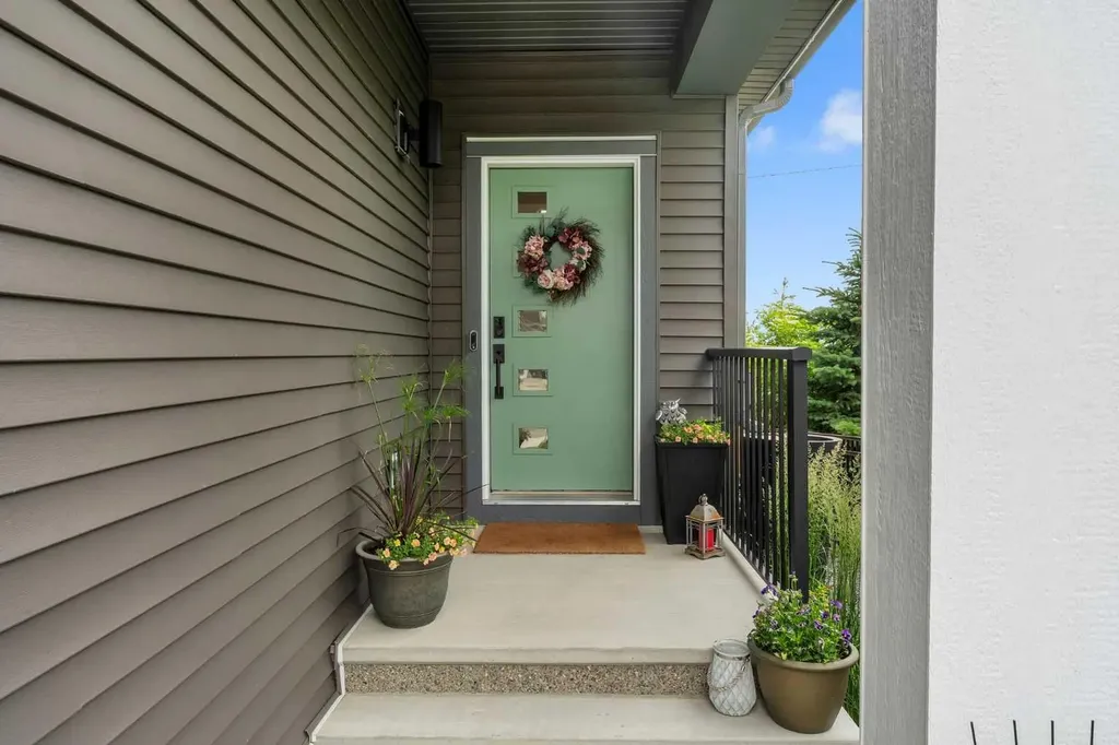 444 Lawthorn Way Airdrie AB T4A 3M7
