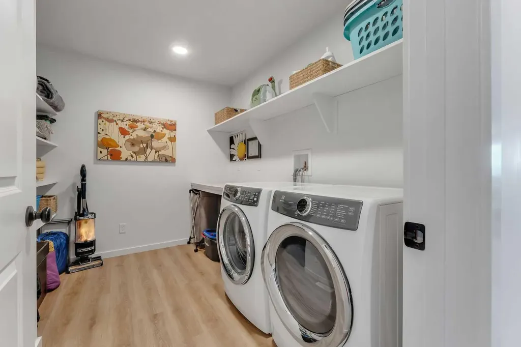 444 Lawthorn Way Airdrie AB T4A 3M7