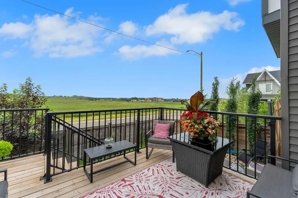 444 Lawthorn Way Airdrie AB T4A 3M7