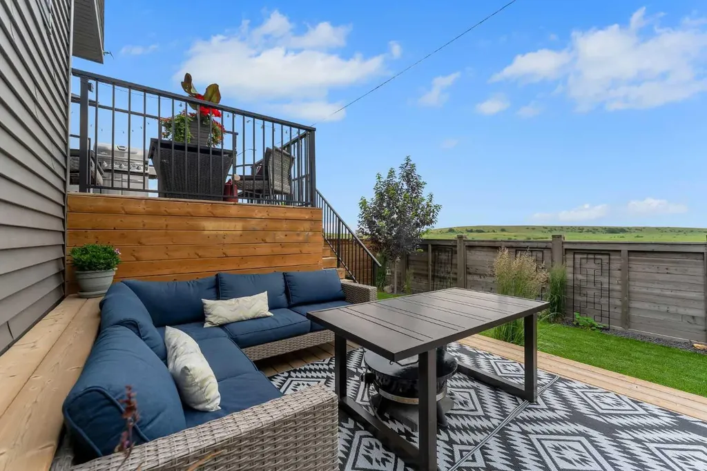 444 Lawthorn Way Airdrie AB T4A 3M7