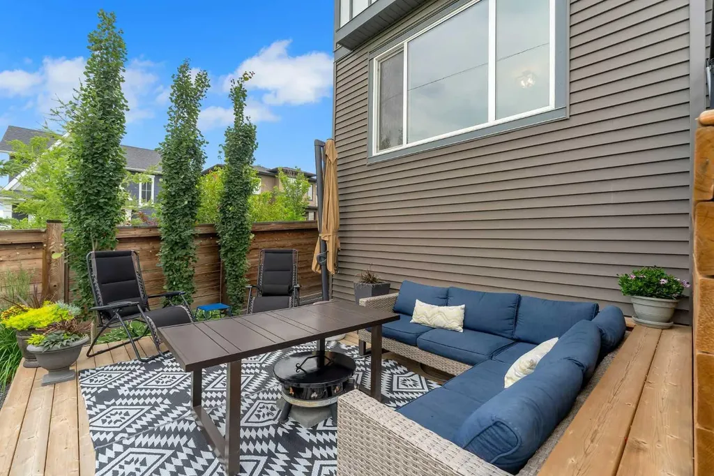 444 Lawthorn Way Airdrie AB T4A 3M7