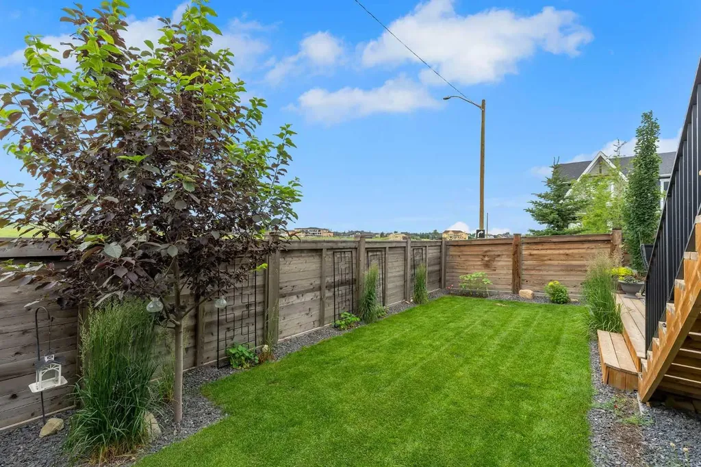 444 Lawthorn Way Airdrie AB T4A 3M7