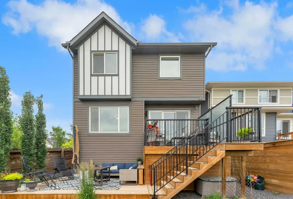 444 Lawthorn Way Airdrie AB T4A 3M7
