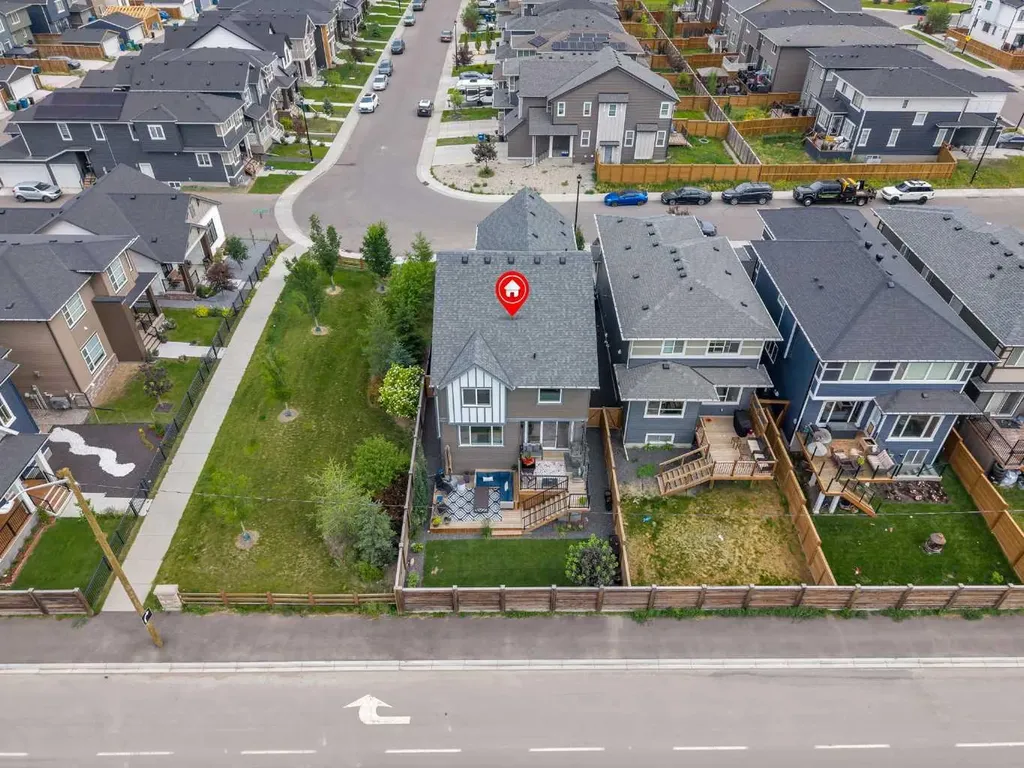 444 Lawthorn Way Airdrie AB T4A 3M7