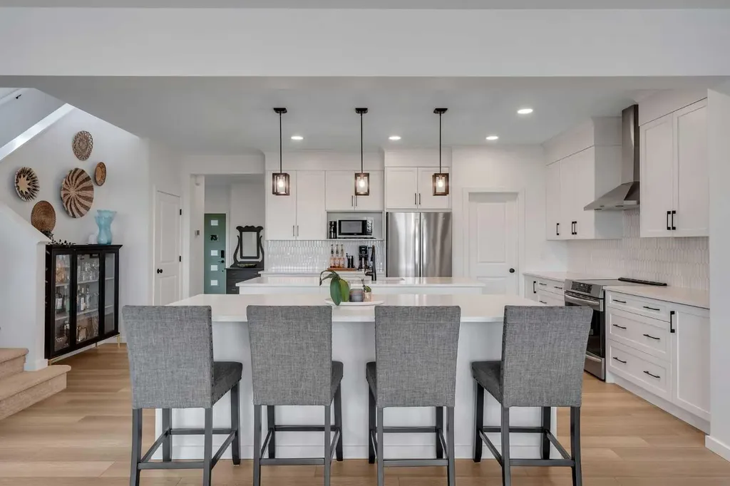 444 Lawthorn Way Airdrie AB T4A 3M7