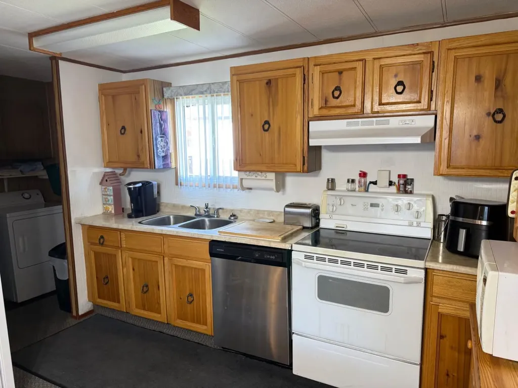 1410 43 Street S Lethbridge AB T1K 3S5