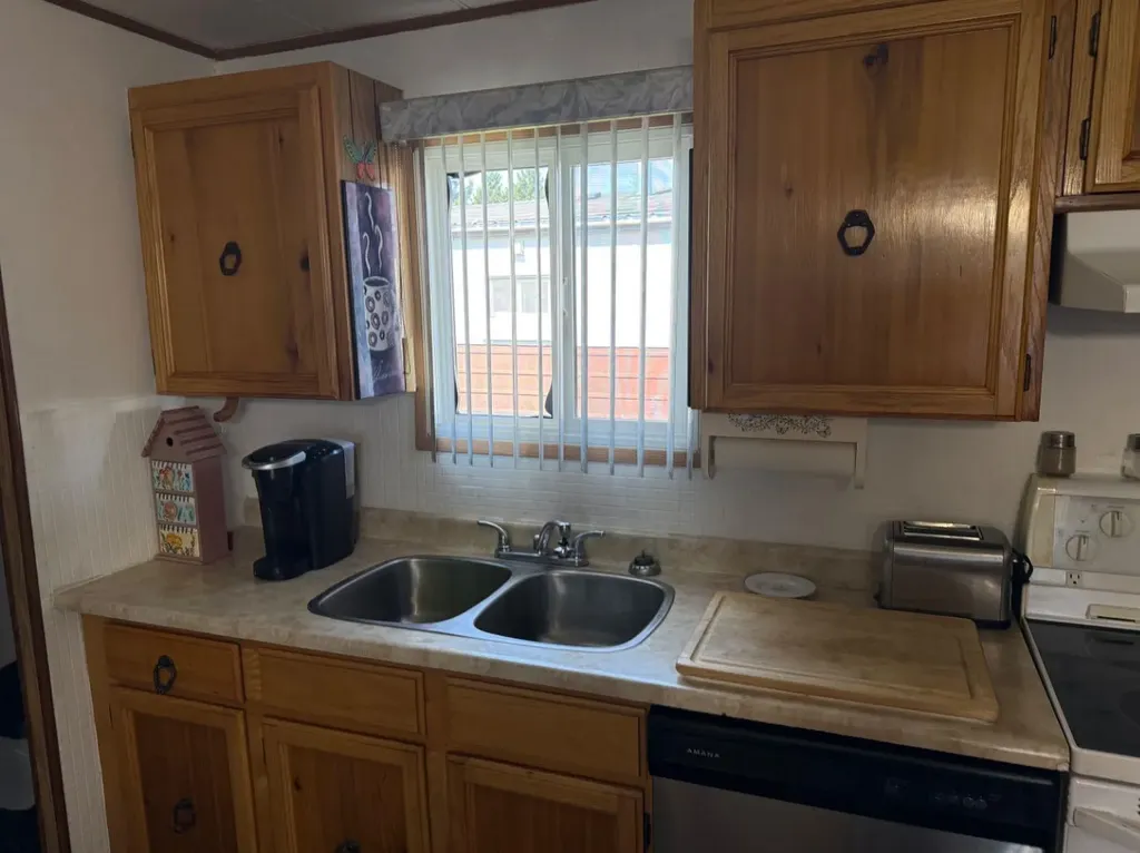 1410 43 Street S Lethbridge AB T1K 3S5