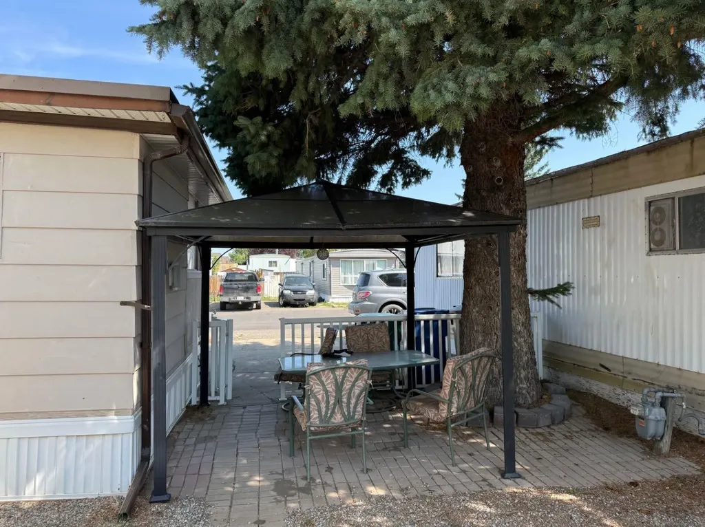 1410 43 Street S Lethbridge AB T1K 3S5