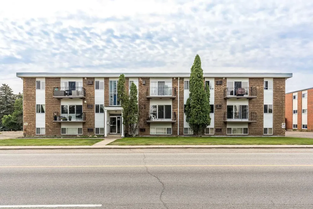 663 12 Street NW Medicine Hat AB T1A 7M1
