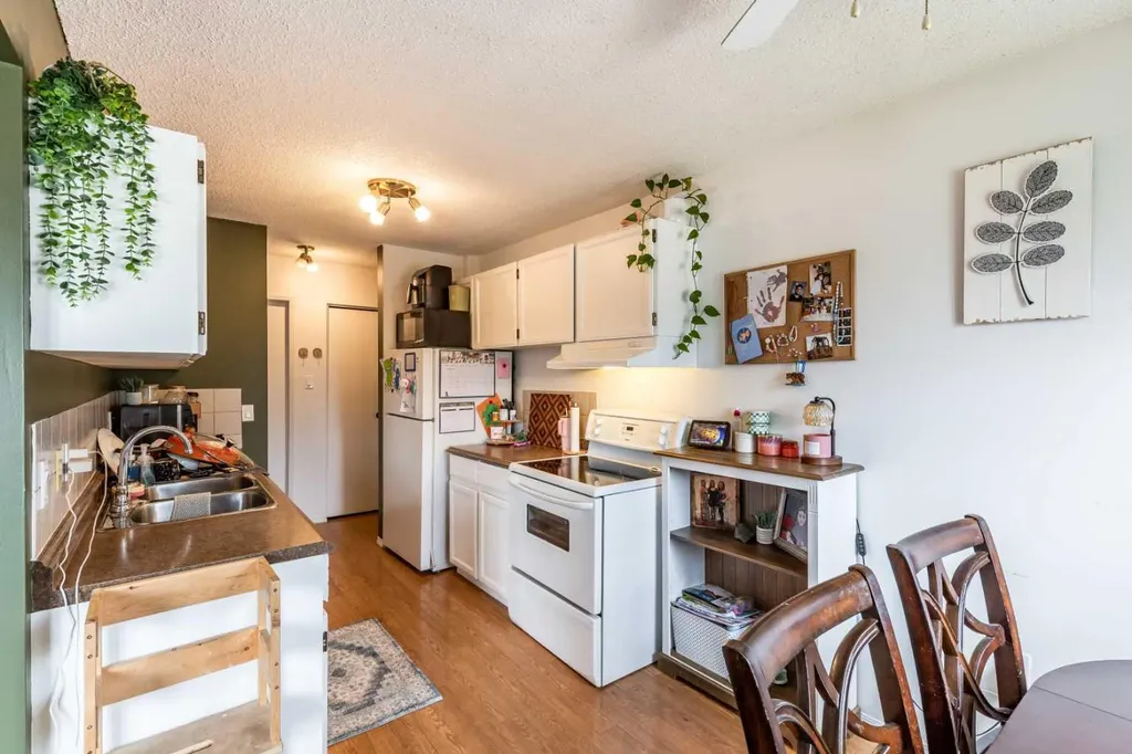 663 12 Street NW Medicine Hat AB T1A 7M1