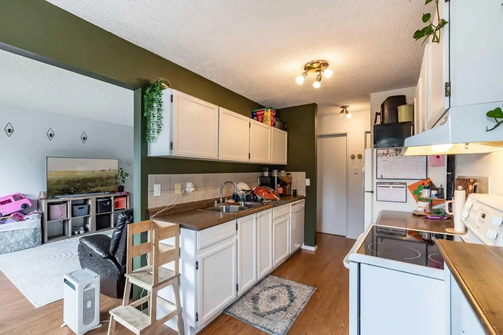 663 12 Street NW Medicine Hat AB T1A 7M1