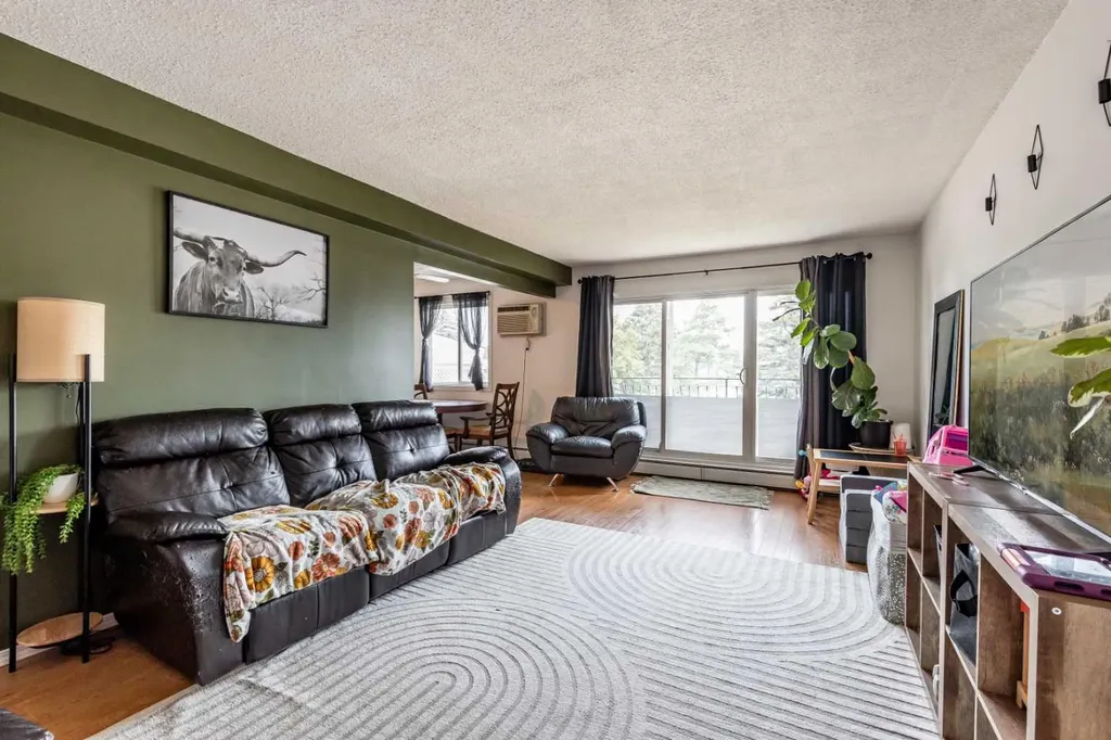 663 12 Street NW Medicine Hat AB T1A 7M1